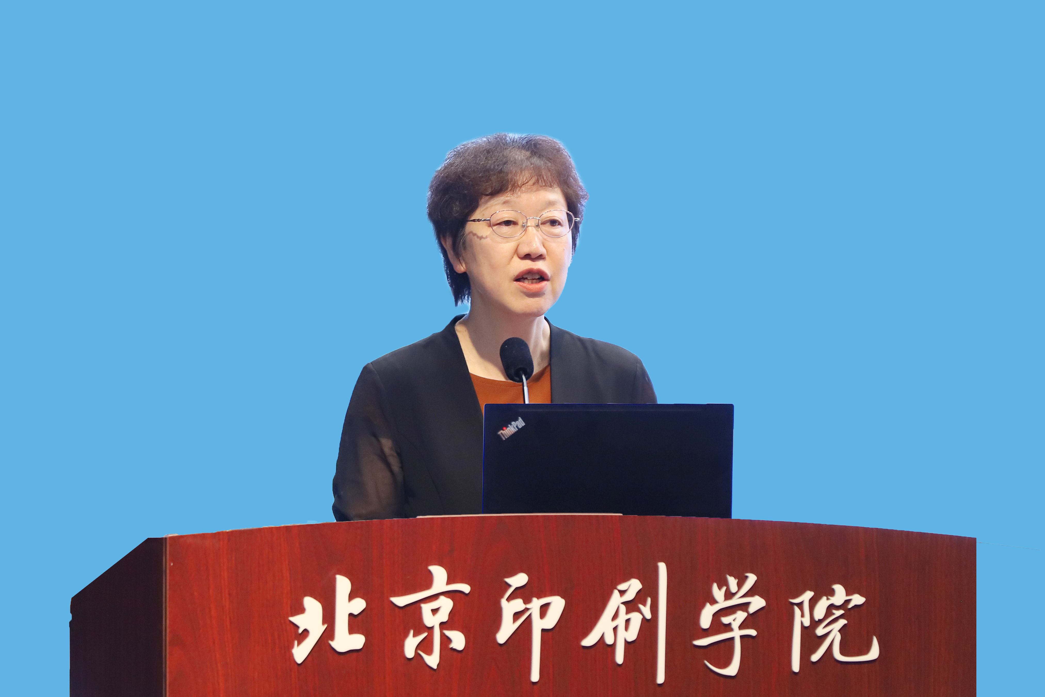陈丹副院长为研究生新生做学科建设与研究生教育报告.jpg